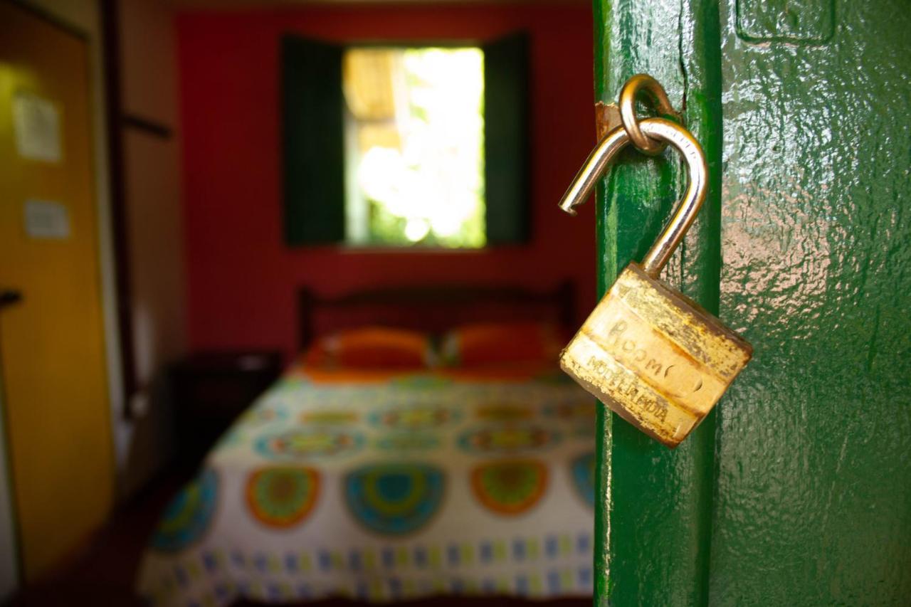 The Plantation House Travellers Hostelサレント エクステリア 写真